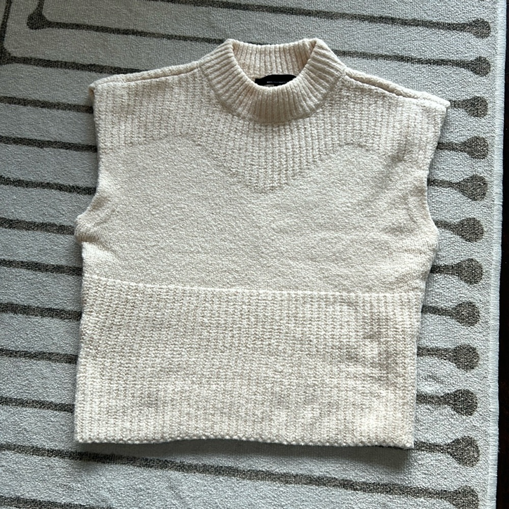 Sleevelss sweater